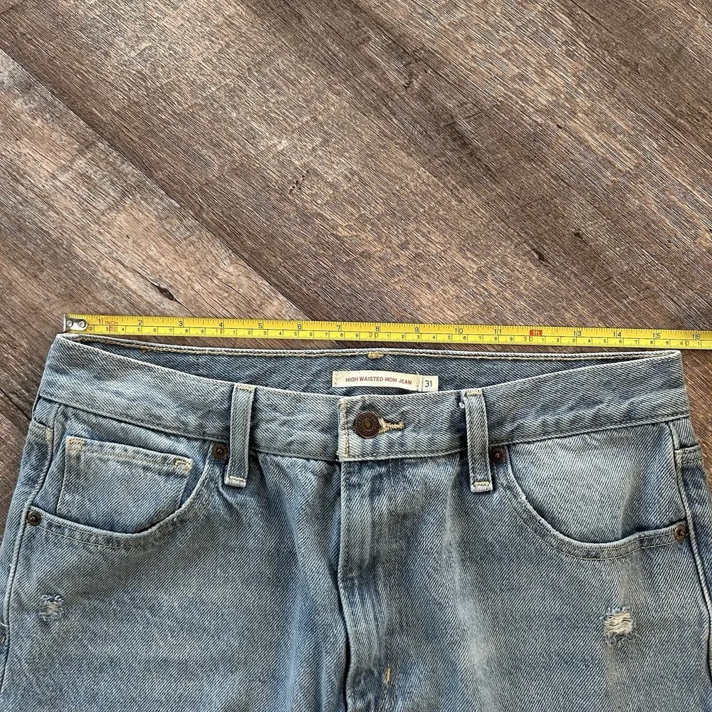 Levi's High Waisted Mom Jeans Distressed Light Wash Denim Womens 31x27.5